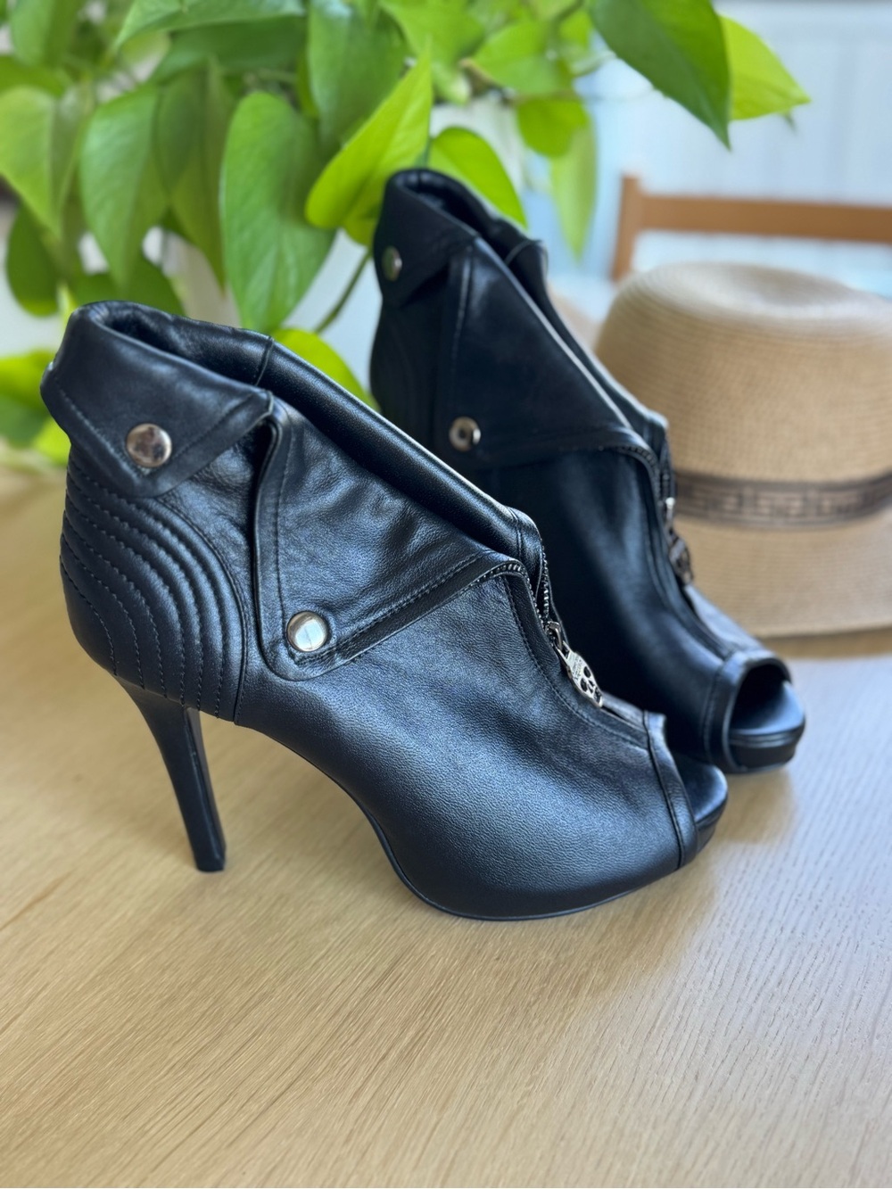 Alexander McQueen Black Leather Peep-Toe Stiletto Ankle Booties - Picture 3 of 17